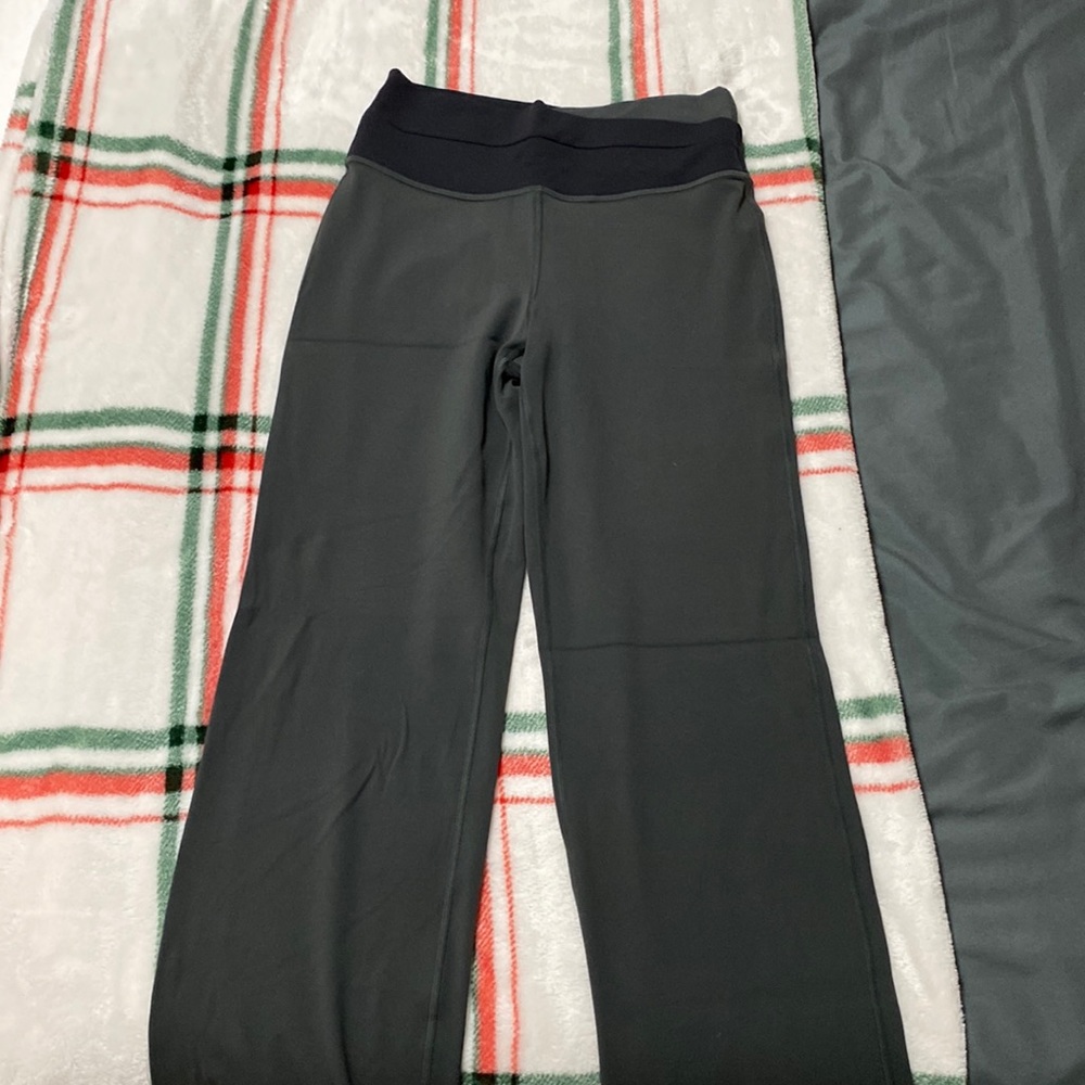 NEVER WORN vintage lululemon flare leggings